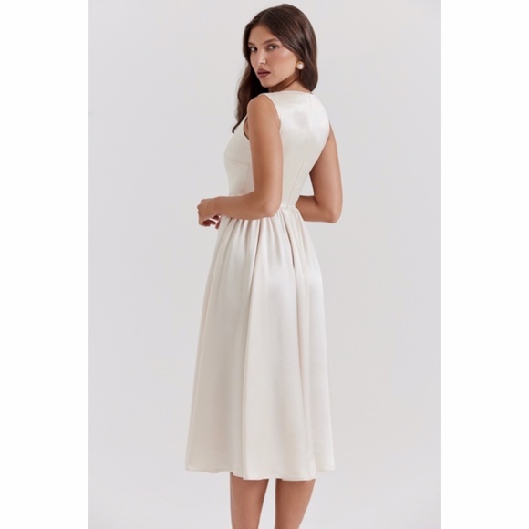 NEW House of CB Shayla Dress Vintage Cream Small - Picture 3 of 16